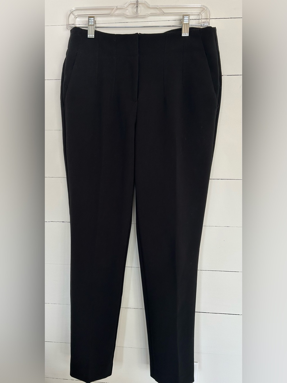 Women’s LOFT Black Trousers. Flat Pleats in Front, Two Pockets on Backside, Sz 2